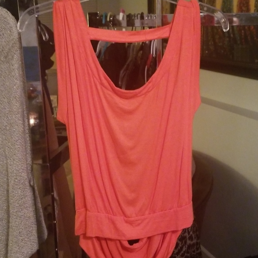Backless Half Top - Picture 4 of 4